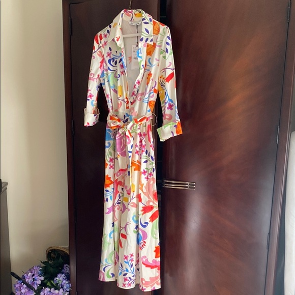 Zara Resort Wear Dress with Notched Collar and Cuffed Sleeves - Picture 5 of 6